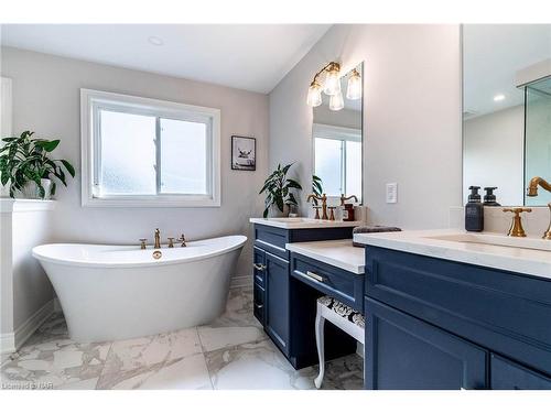 126 Susan Drive, Fonthill, ON - Indoor Photo Showing Bathroom