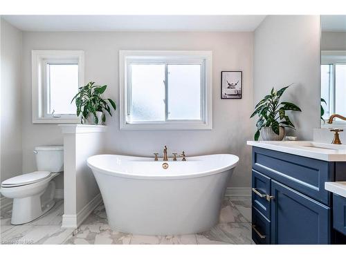 126 Susan Drive, Fonthill, ON - Indoor Photo Showing Bathroom