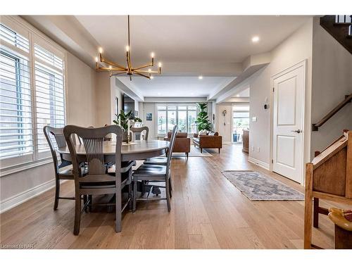 126 Susan Drive, Fonthill, ON - Indoor Photo Showing Dining Room