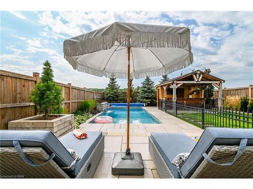 126 Susan Drive, Fonthill, ON - Outdoor With In Ground Pool With Deck Patio Veranda