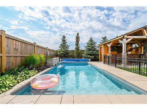 126 Susan Drive, Fonthill, ON - Outdoor With In Ground Pool With Backyard