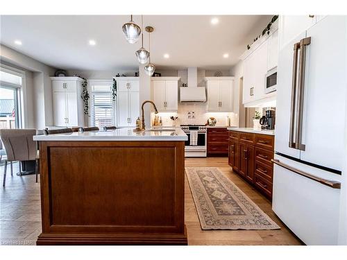 126 Susan Drive, Fonthill, ON - Indoor Photo Showing Kitchen