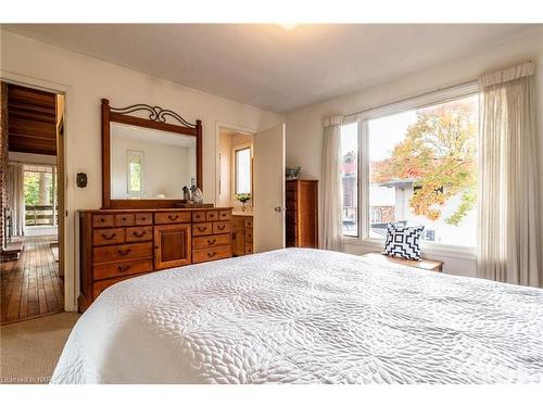 3 Parkhill Rd Road, Fonthill, ON - Indoor Photo Showing Bedroom