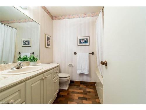 3 Parkhill Rd Road, Fonthill, ON - Indoor Photo Showing Bathroom