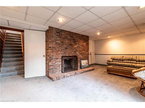 3 Parkhill Rd Road, Fonthill, ON - Indoor With Fireplace