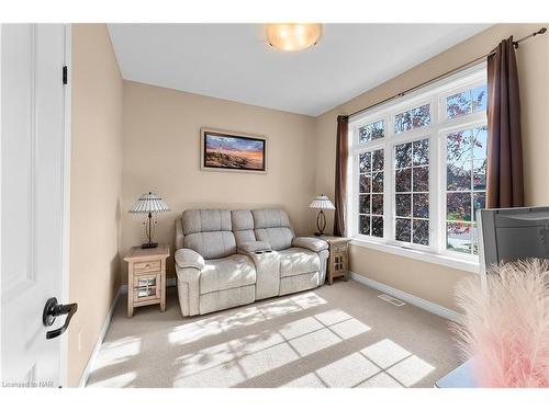 124 Timberview Crescent, Welland, ON - Indoor Photo Showing Living Room