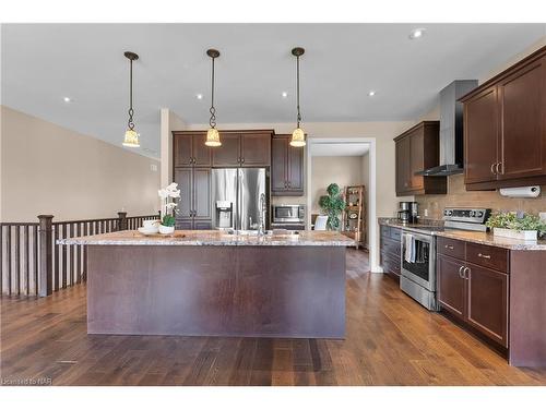 124 Timberview Crescent, Welland, ON - Indoor Photo Showing Kitchen With Upgraded Kitchen