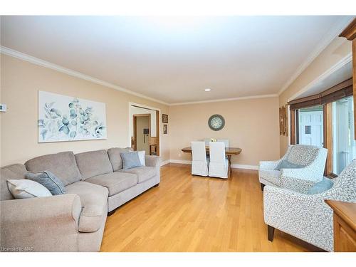 1700 Seventh Street, St. Catharines, ON - Indoor Photo Showing Living Room