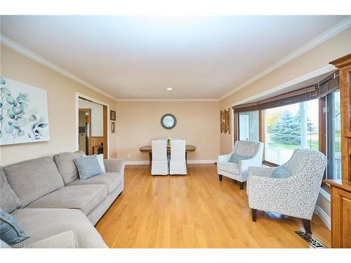 1700 Seventh Street, St. Catharines, ON - Indoor Photo Showing Living Room