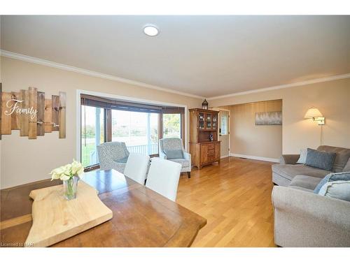 1700 Seventh Street, St. Catharines, ON - Indoor Photo Showing Living Room