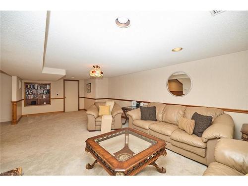 1700 Seventh Street, St. Catharines, ON - Indoor Photo Showing Living Room