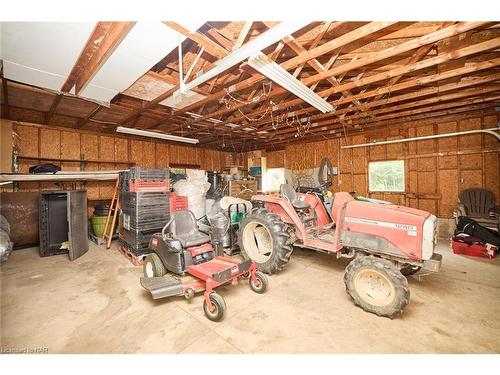 1700 Seventh Street, St. Catharines, ON - Indoor Photo Showing Garage