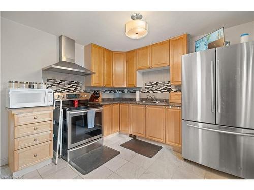 60 Merchison Avenue, Hamilton, ON - Indoor Photo Showing Kitchen