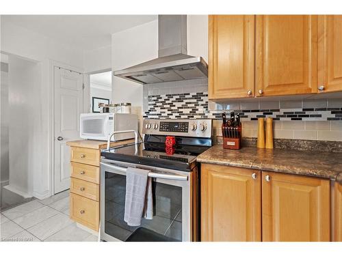 60 Merchison Avenue, Hamilton, ON - Indoor Photo Showing Kitchen