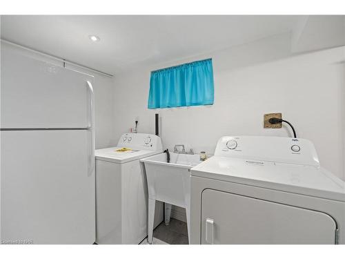 60 Merchison Avenue, Hamilton, ON - Indoor Photo Showing Laundry Room