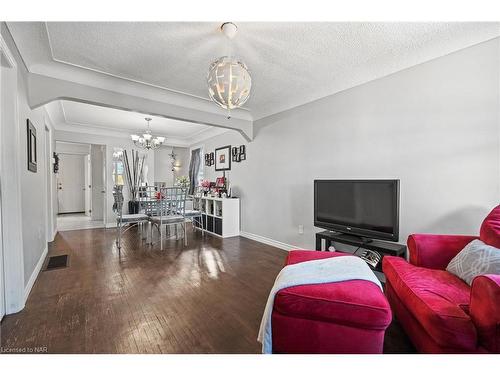 60 Merchison Avenue, Hamilton, ON - Indoor Photo Showing Living Room