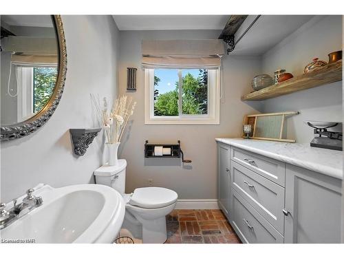 14656 Niagara River Parkway, Niagara-On-The-Lake, ON - Indoor Photo Showing Bathroom