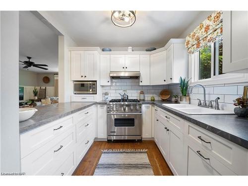 14656 Niagara River Parkway, Niagara-On-The-Lake, ON - Indoor Photo Showing Kitchen