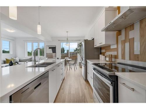 7864 Seabiscuit Drive, Niagara Falls, ON - Indoor Photo Showing Kitchen With Stainless Steel Kitchen With Double Sink With Upgraded Kitchen