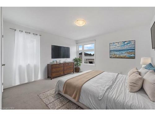 7864 Seabiscuit Drive, Niagara Falls, ON - Indoor Photo Showing Bedroom