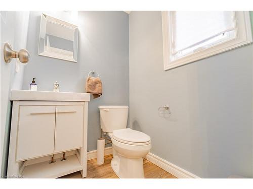 4-5150 Dorchester Road, Niagara Falls, ON - Indoor Photo Showing Bathroom