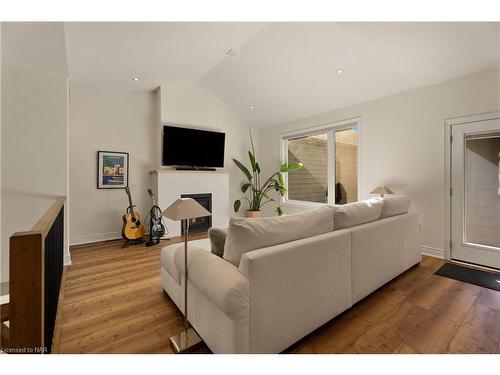 59-144 Port Robinson Road, Fonthill, ON - Indoor Photo Showing Living Room With Fireplace