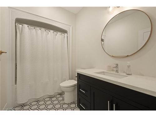 59-144 Port Robinson Road, Fonthill, ON - Indoor Photo Showing Bathroom