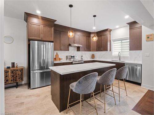 864 Burwell Street, Fort Erie, ON - Indoor Photo Showing Kitchen With Upgraded Kitchen