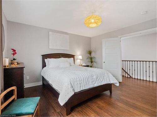 864 Burwell Street, Fort Erie, ON - Indoor Photo Showing Bedroom