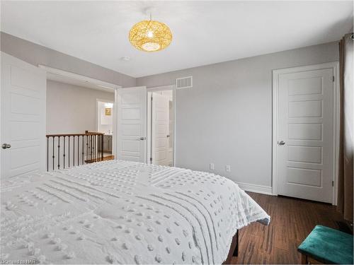 864 Burwell Street, Fort Erie, ON - Indoor Photo Showing Bedroom