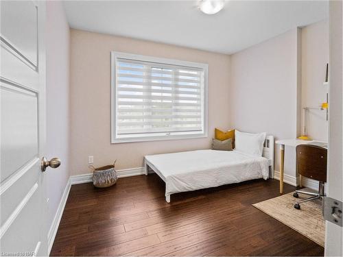 864 Burwell Street, Fort Erie, ON - Indoor Photo Showing Bedroom