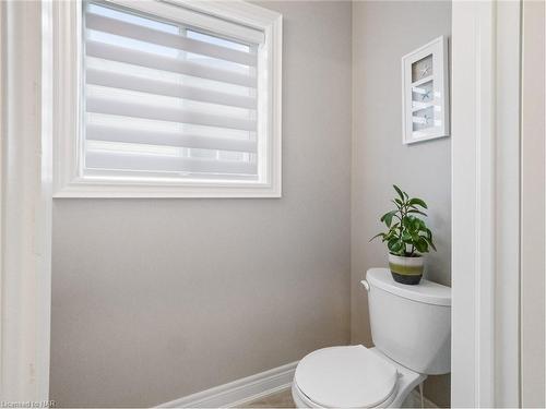 864 Burwell Street, Fort Erie, ON - Indoor Photo Showing Bathroom