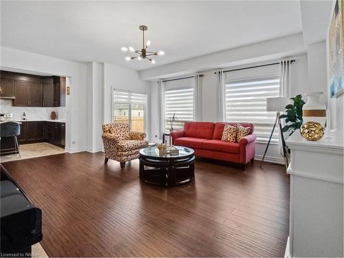 864 Burwell Street, Fort Erie, ON - Indoor Photo Showing Living Room