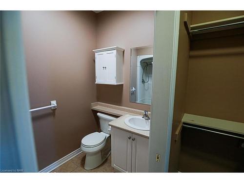 11-4300 Kalar Road, Niagara Falls, ON - Indoor Photo Showing Bathroom