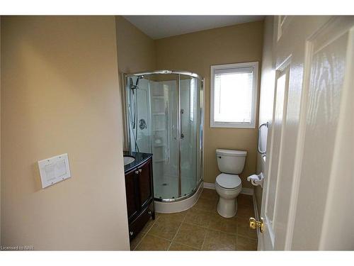 11-4300 Kalar Road, Niagara Falls, ON - Indoor Photo Showing Bathroom