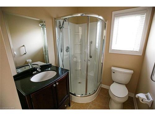 11-4300 Kalar Road, Niagara Falls, ON - Indoor Photo Showing Bathroom