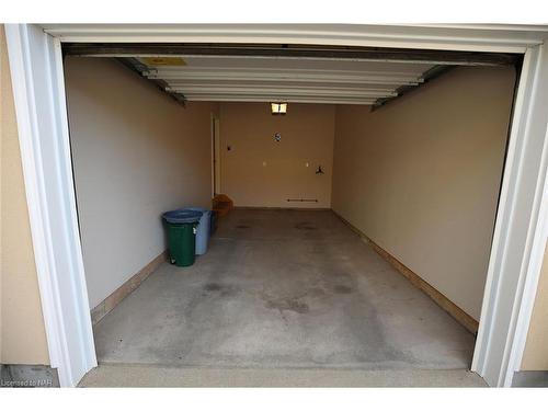 11-4300 Kalar Road, Niagara Falls, ON - Indoor Photo Showing Garage