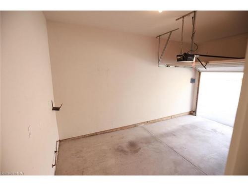 11-4300 Kalar Road, Niagara Falls, ON - Indoor Photo Showing Garage