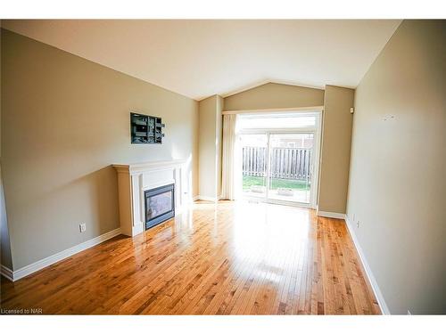 11-4300 Kalar Road, Niagara Falls, ON - Indoor With Fireplace