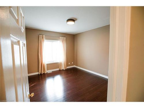 11-4300 Kalar Road, Niagara Falls, ON - Indoor Photo Showing Other Room