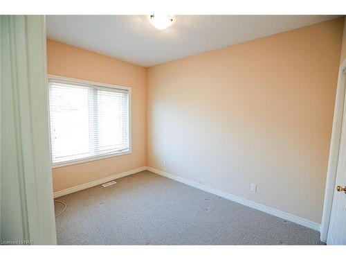 11-4300 Kalar Road, Niagara Falls, ON - Indoor Photo Showing Other Room