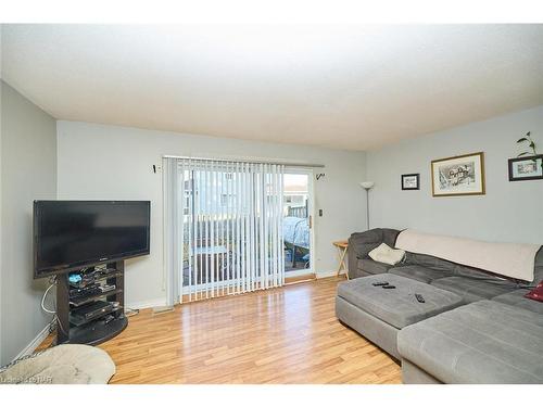 2-5982 Dunn Street, Niagara Falls, ON - Indoor Photo Showing Living Room