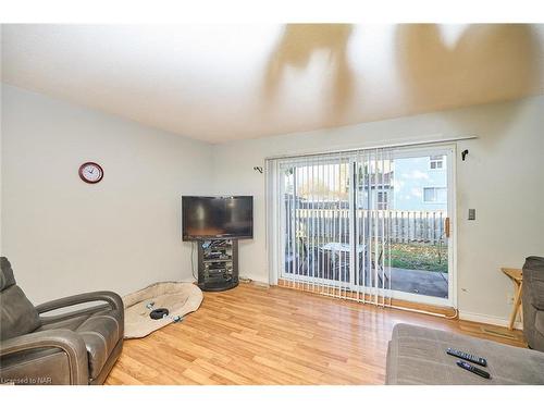 2-5982 Dunn Street, Niagara Falls, ON - Indoor Photo Showing Other Room