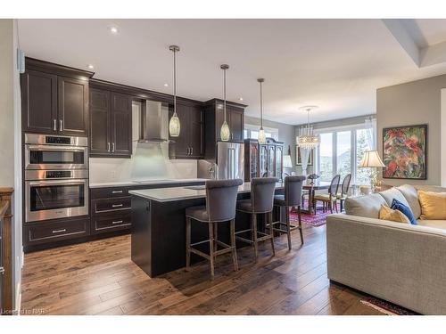 62 Coyle Court, Welland, ON - Indoor Photo Showing Kitchen With Stainless Steel Kitchen With Upgraded Kitchen