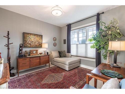 62 Coyle Court, Welland, ON - Indoor Photo Showing Living Room