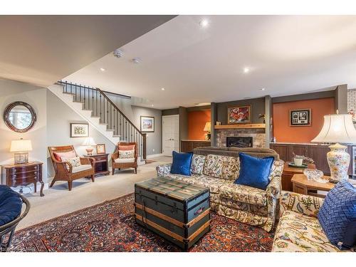 62 Coyle Court, Welland, ON - Indoor Photo Showing Living Room