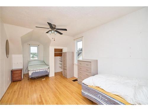 33 Merigold Street, St. Catharines, ON - Indoor Photo Showing Bedroom