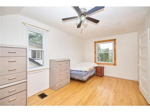 33 Merigold Street, St. Catharines, ON - Indoor Photo Showing Bedroom