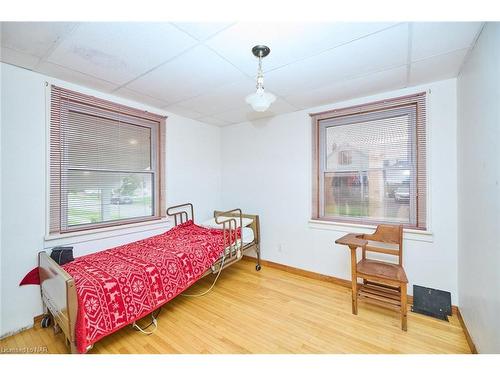 33 Merigold Street, St. Catharines, ON - Indoor Photo Showing Bedroom