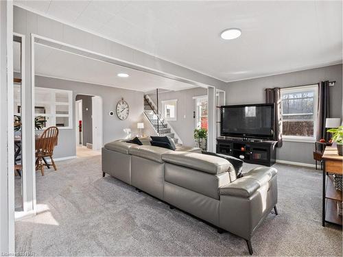 1194 Bertie Street, Fort Erie, ON - Indoor Photo Showing Living Room